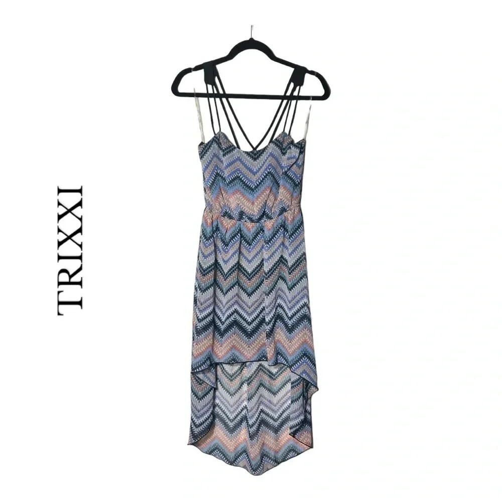 1919. TRIXXI HI LOW MINI DRESS CRISS CROSS BACK SIZE SMALL CHEVRON PATTERN